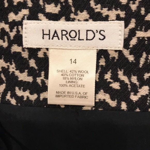 Harold’s Printed Black and Cream Jacket - Picture 3 of 5
